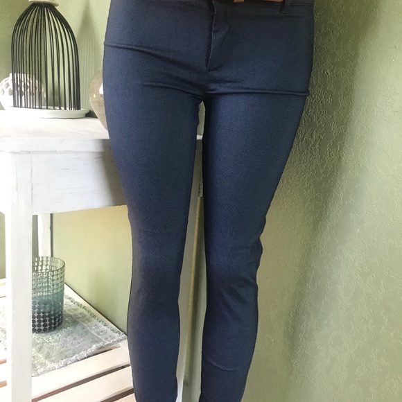 Beautiful Rhinestone Top* - Picture 4 of 8